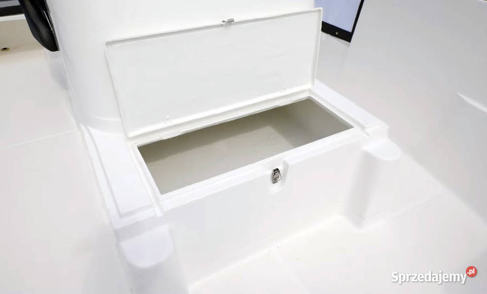 ŁÓDZ MOTOROWA 630 SUNDECK Z PRZYCZEPĄ DMC1500 Mikołajki