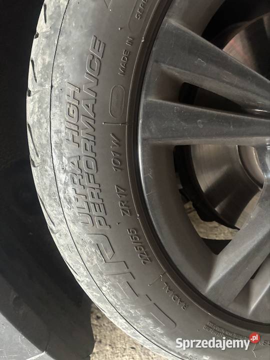 Sprzedam cztery koła czarne w rozmiarze 22555r17 Grudziądz sprzedam