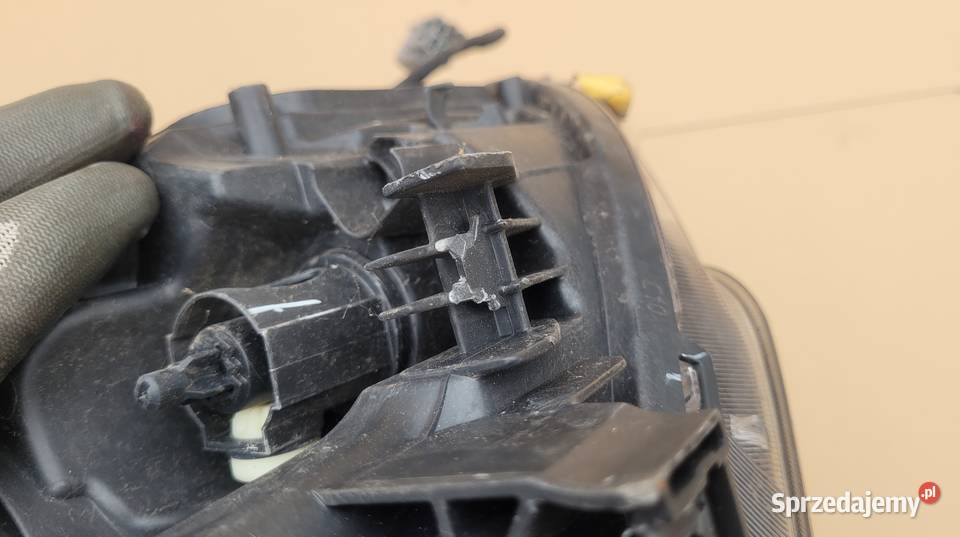 TOYOTA AURIS 2 II LIFT 15 LAMPA PRZEDNIA LEWA osobowe śląskie Ruda Śląska sprzedam
