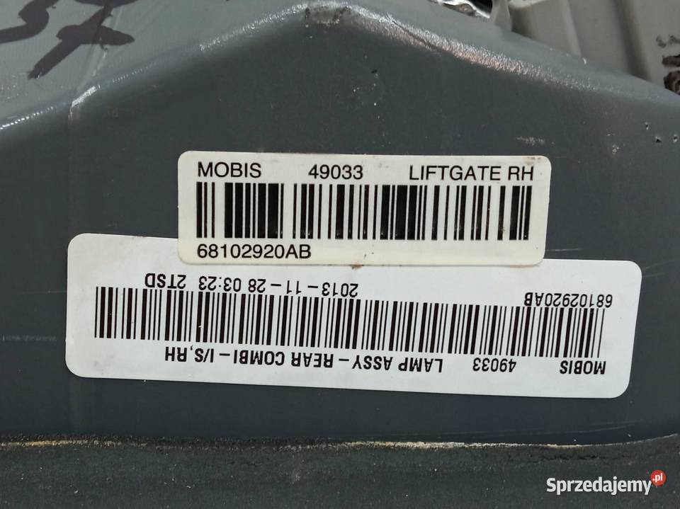 LAMPA TYŁ W KLAPĘ PRAWA 68102920AB Jeep Cherokee