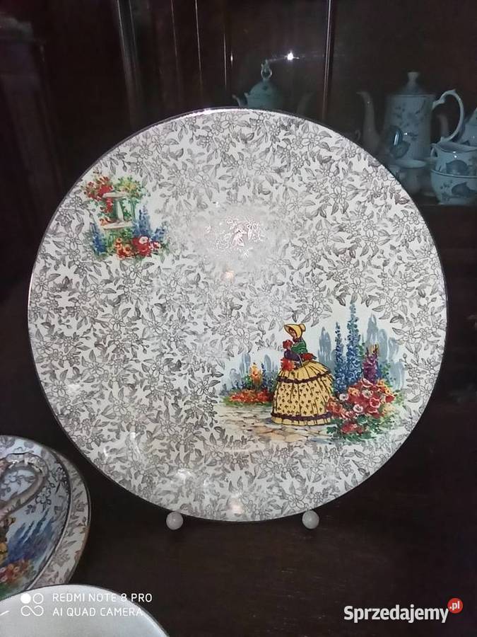 Dama w ogrodzie wśród ostróżek Empire Ware Gdańsk