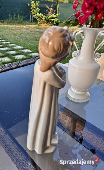 Porcelanowa figurka dziewczynka z lalką Nao by