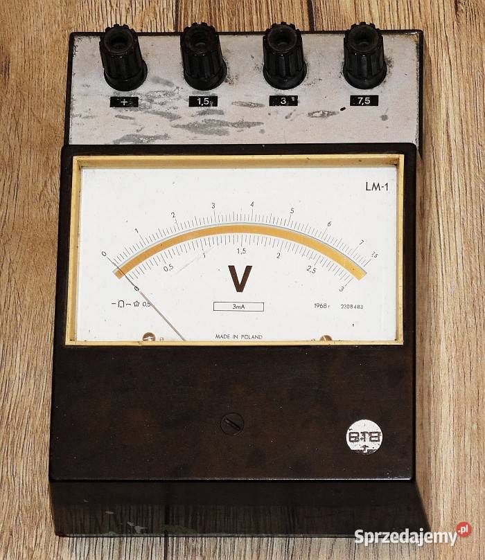 Miernik laboratoryjny woltomierz analogowy 15375