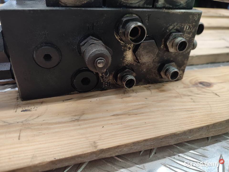 Blok hydrauliczny Mecalac 12 MTX 31923400 Wilkowo