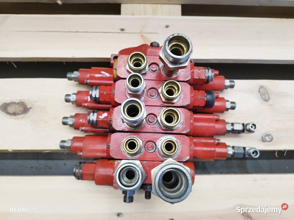 Rozdzielacz 205299 099530761 Manitou MLT 725 Wilkowo sprzedam