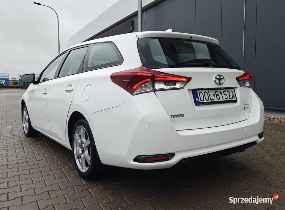Toyota Auris II lift 2017 16 132 benzynaLPG relingi dachowe Augustów sprzedam