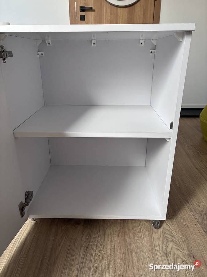 Szafka na kluczyk na kółkach Miszewko