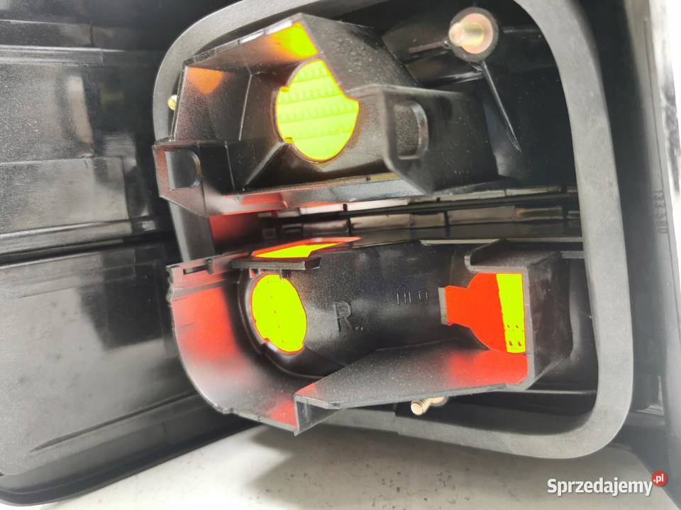 LAMPA PRAWY TYŁ VW PASSAT B3 19881993 HELLA osobowe lubelskie