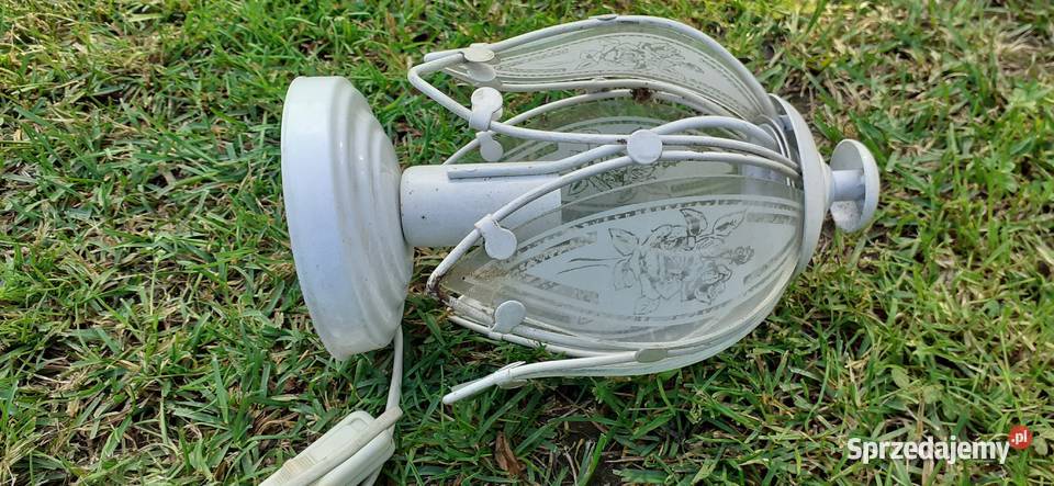 Lampa stojącą z włącznikiemprzewodem na Tuszkowo
