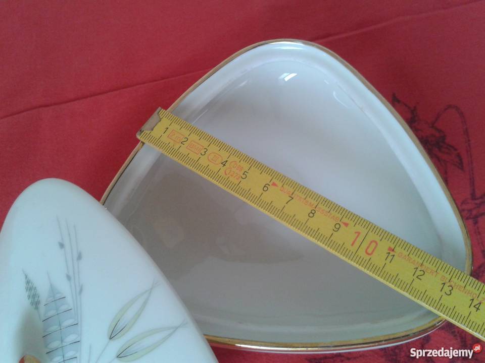 Bomboniera cukiernicaporcelana Efchenbach Ropa