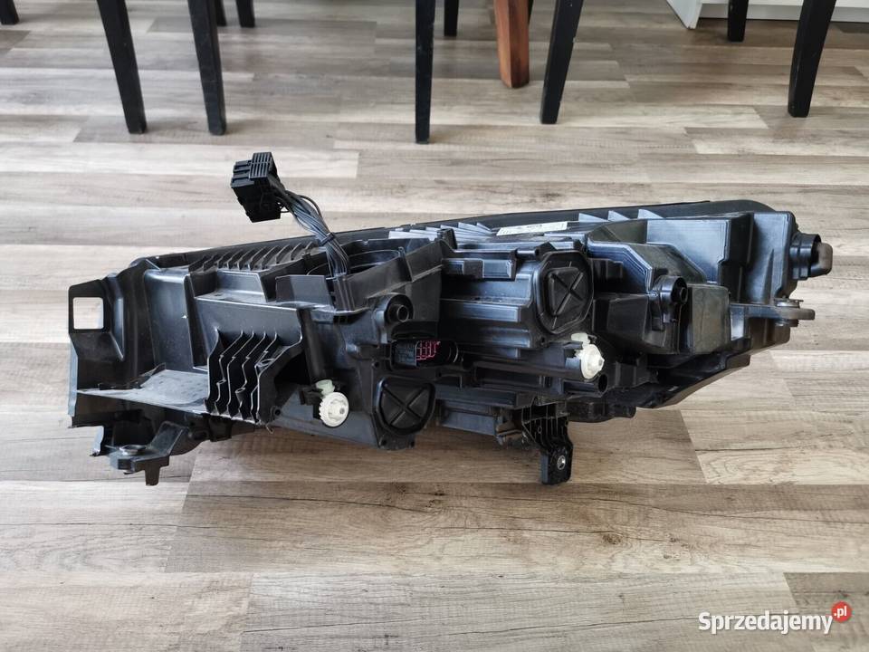 REFLEKTOR PRAWY SKODA ENYAQ iV 5lb941016A LED 2 osobowe Świerzawa