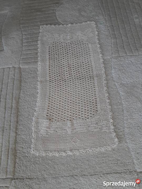 Szydełkowy prostokątny bieżnik na stół w kolorze Dom i Ogród