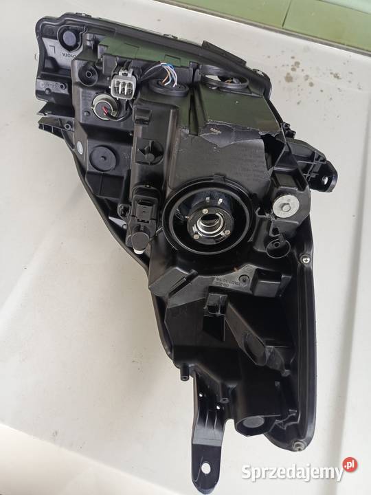 Toyota Yaris lampa przód lewa LED osobowe Kraków