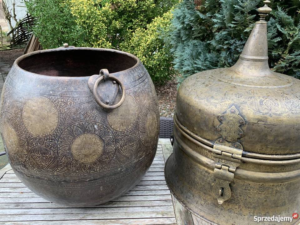 Ogromne średniowieczne naczynia z brązu donica