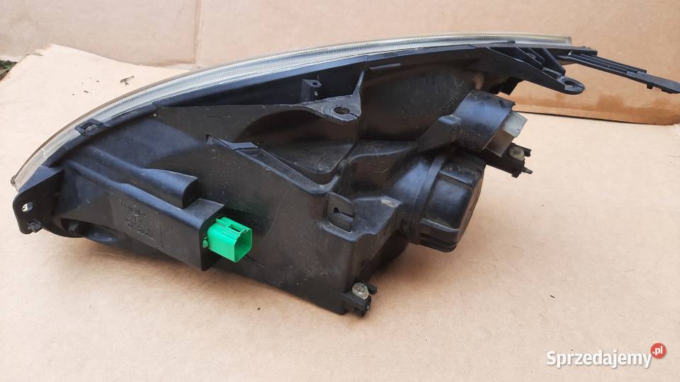 LAMPA PRAWA FORD FIESTA 0208 PRAWY PRZÓD osobowe Dębno