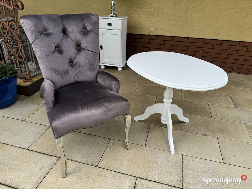 Stolik owalny biały na jednej nodze kawowy