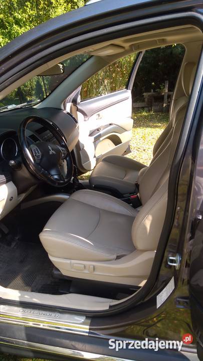 Mitsubishi Outlander 7os salon bogata wersja elektrycznie ustawiane fotele sprzedam