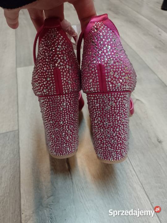 40 Różowe bogato zdobione czółenka wieczorowe z Kraków