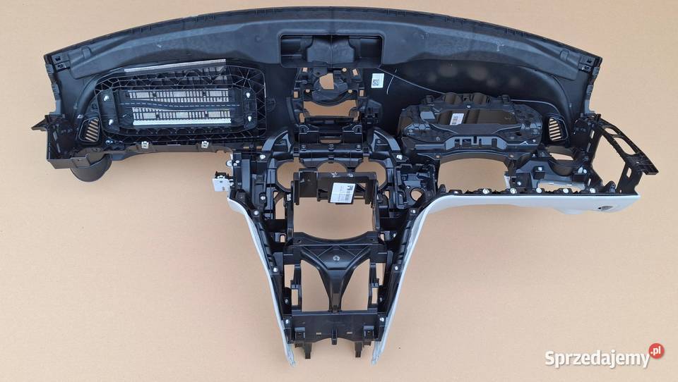 MERCEDES CKLASA W205 KONSOLA DESKA ROZDZIELCZA Bieleń