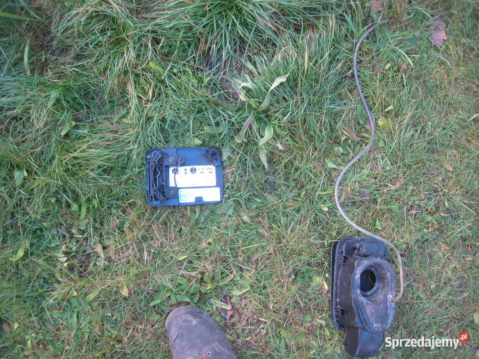 Klapka wlewu paliwa Volvo s70 v70 9600 granatowa Rok produkcji 1998 Kraków sprzedam