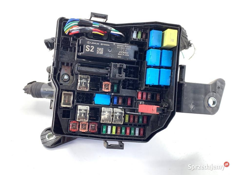 SKRZYNKA BEZPIECZNIKÓW LEXUS LBX 82644V2020 osobowe podkarpackie