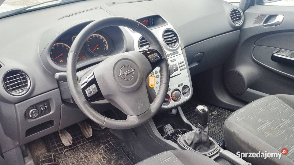 Opel Corsa D 12 Benz Van kupiony w polskim salonie Białystok