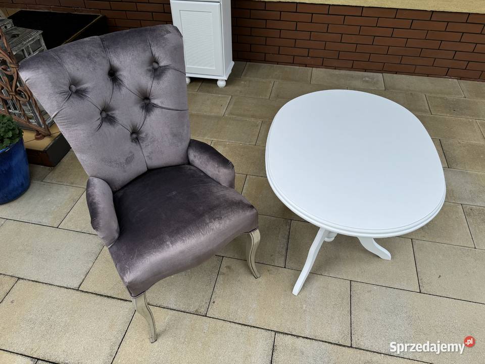 Stolik owalny biały na jednej nodze kawowy Sulbiny