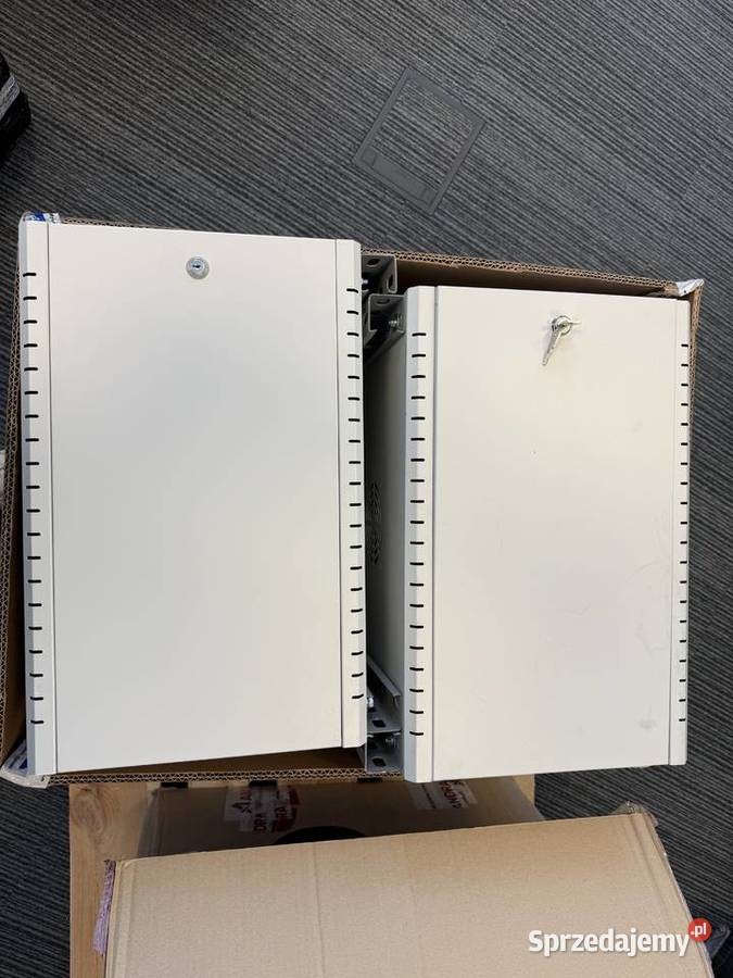 Mała szafka Rack 19 idealna do serwera switcha