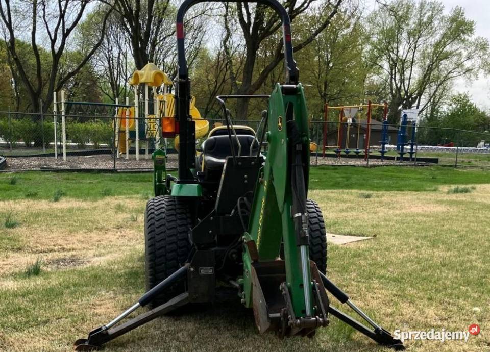 Ciągnik użytkowy John Deere z 2008 roku 2520 Olsztyn