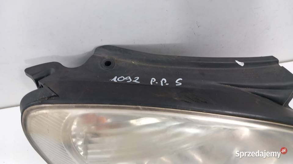 KIA CARENS III LAMPA PRZÓD PRAWA SOCZEWKA Zbierkowo