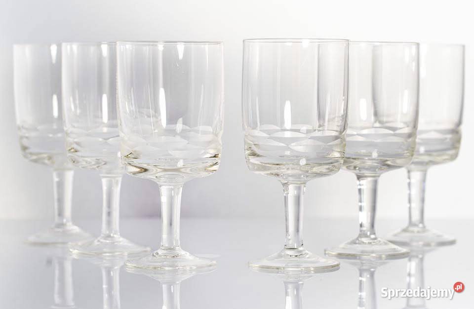 Komplet 6 pięknych kieliszków z ozdobnym frezem