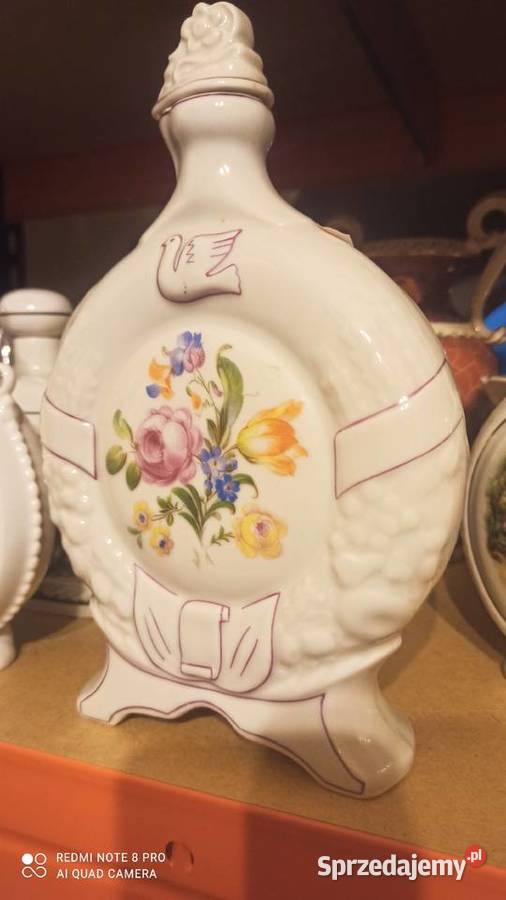 Porcelanowa karafka Sygnatura częściowo zatarta