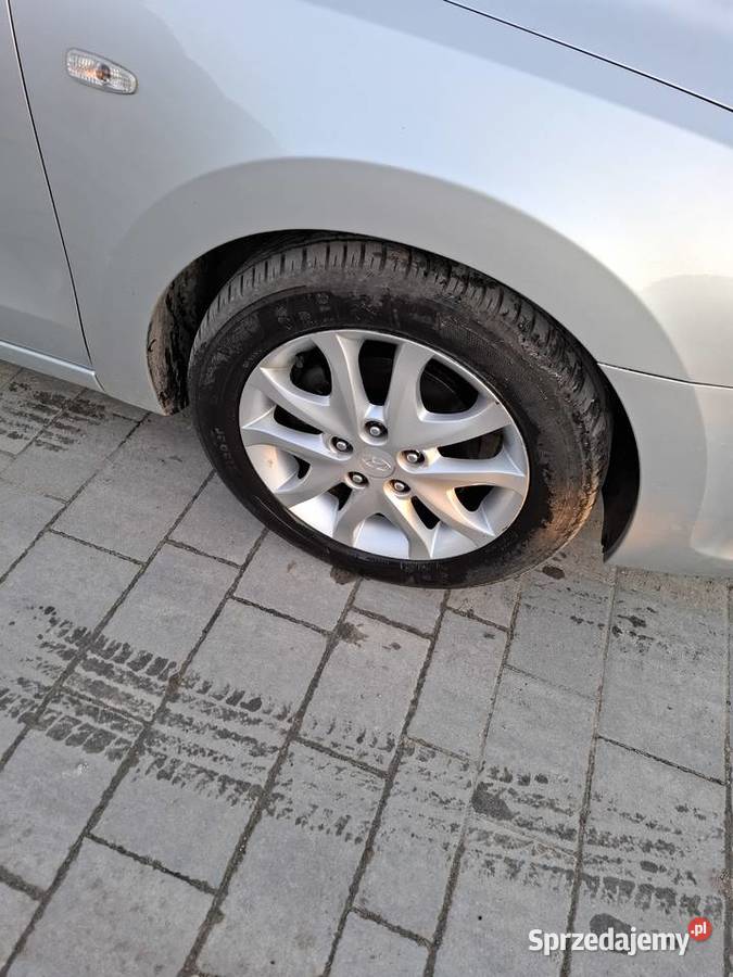 Sprzedam hyundai i30 16 crdi 116 2 komplety kół Radzymin