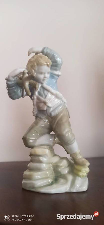 Figurka chłopca z chrustem Made in Spain Porcelana i szkło Gdańsk