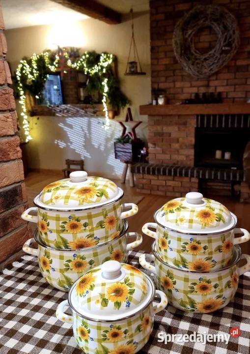 209 Zestaw 5 garnków z pokrywkami emaliowanych Wyposażenie wnętrz