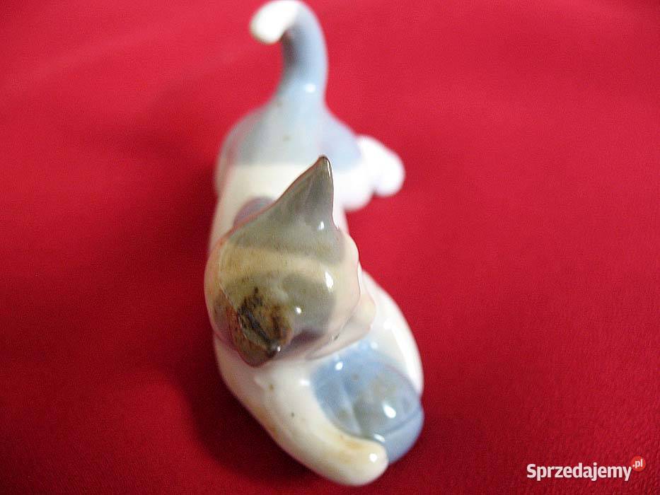 Kot kotek z piłką figurka stara porcelana 4 x 6 biały Figurki i rzeźby Siedlce sprzedam