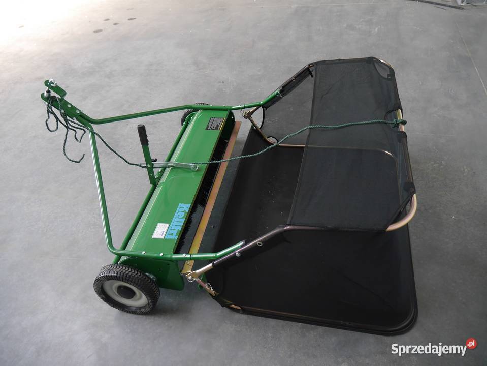 Zbieracz do trawy i liści do holowania z dużym Gorzów Wielkopolski