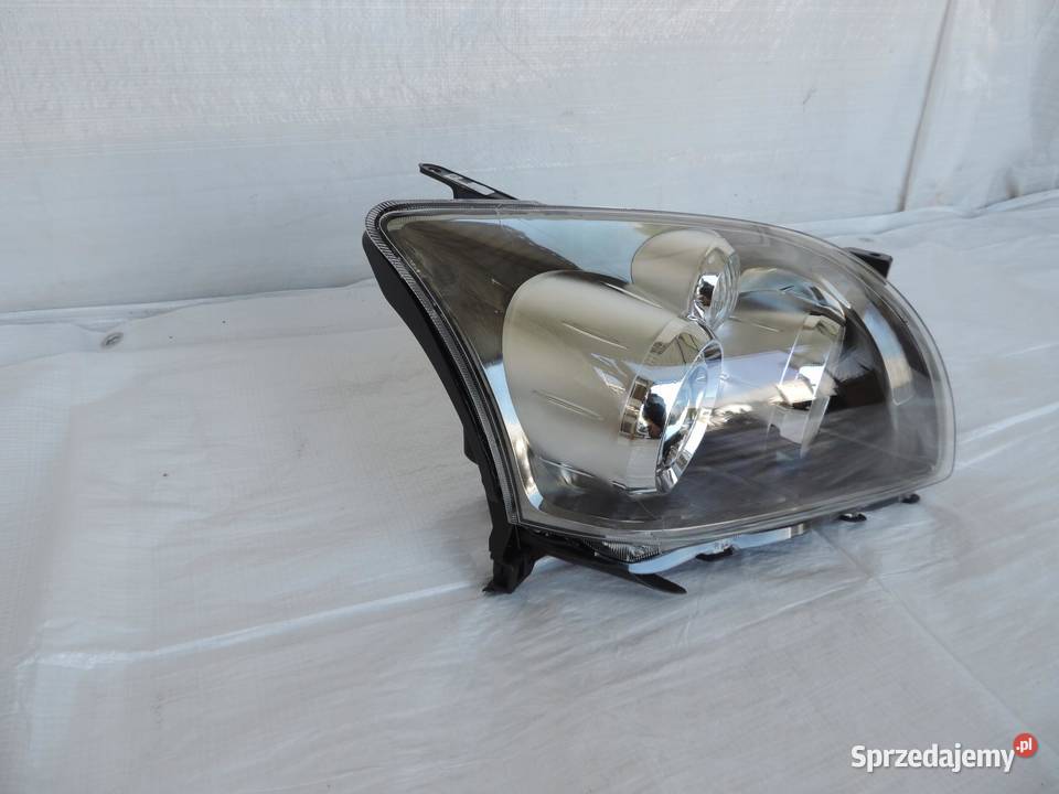 REFLEKTOR LAMPA PRAWA TOYOTA AVENSIS T25 EUROPA