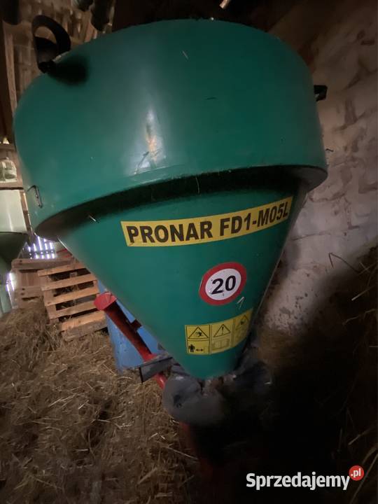 Rozsiewasz nawozu PRONAR nieuszkodzony