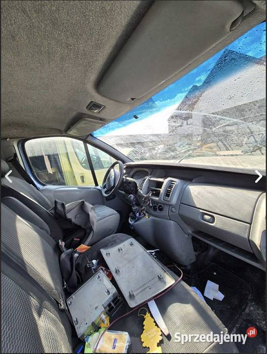 Renault Trafic II 20D 2008 lampy tył na części Nowy Targ