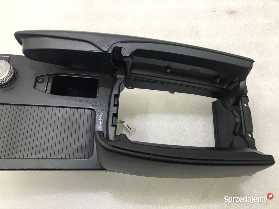 PODŁOKIETNIK TUNELU A2046801339 MERCEDES W212 osobowe