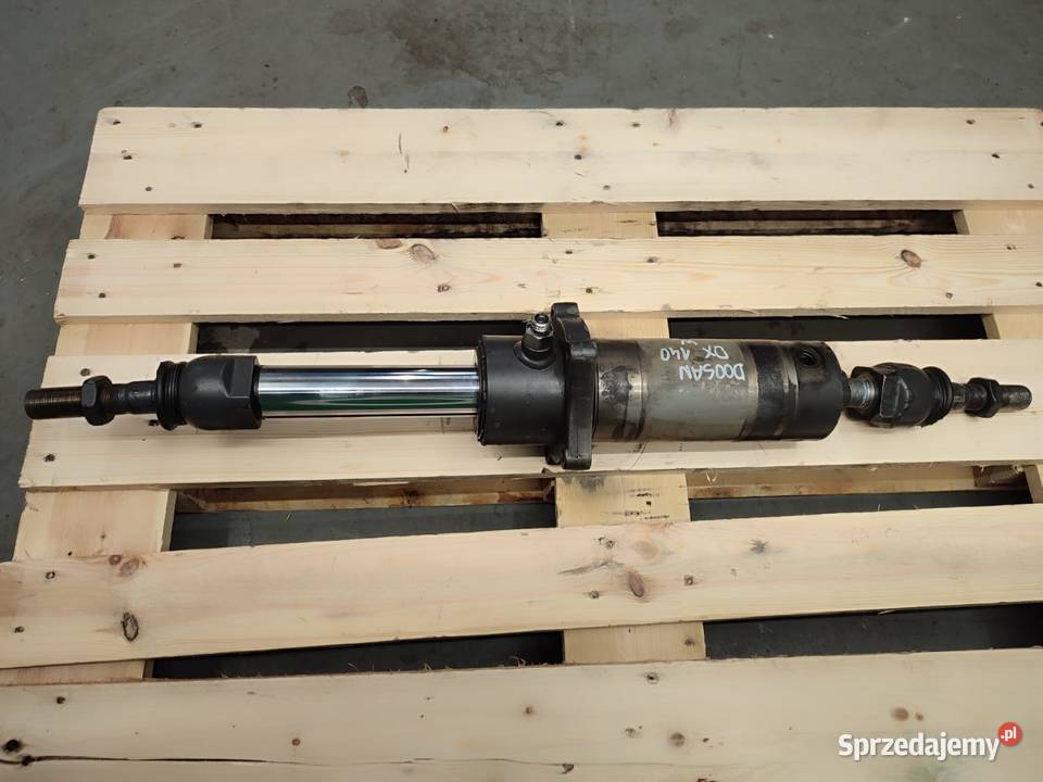 Siłownik skrętu 0501 218 235 Doosan Dx 140 W