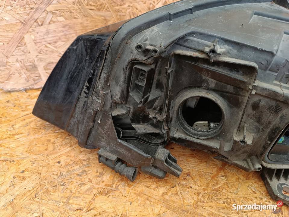 LAMPA PRAWY PRZÓD EU REFLEKTOR 8K0941004 XENON osobowe