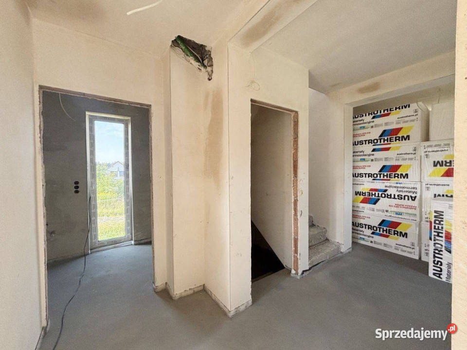 Szarów dom wolnostojący deweloperski