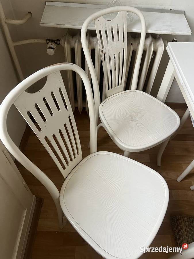 Zestaw stół kuchenny z czterema krzesłami