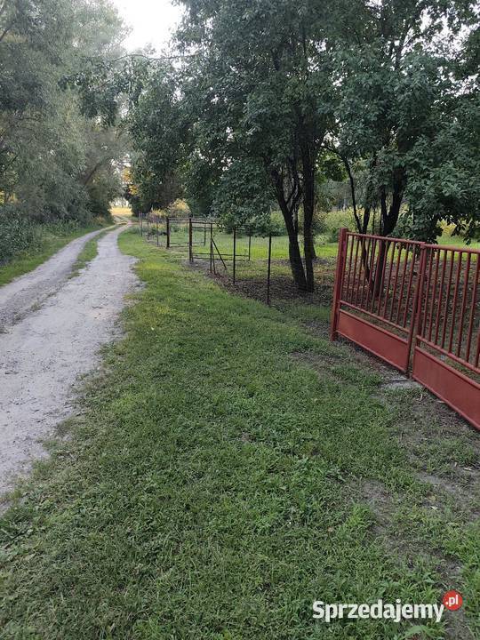 Siedlisko działka 2700m2 dom murowany