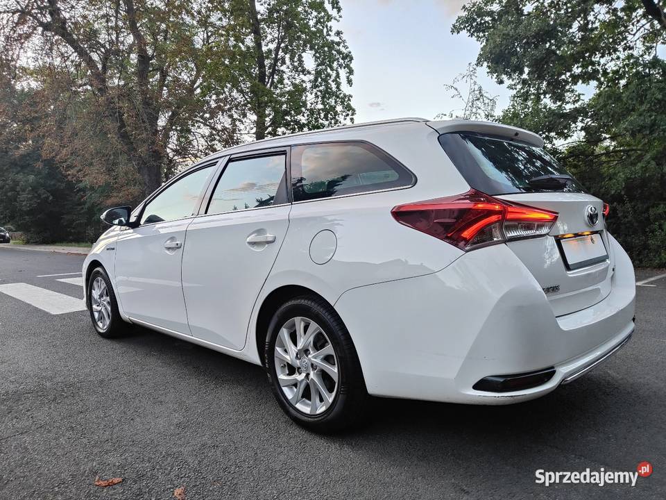 Toyota Auris 18 Hybrid Borzęcin