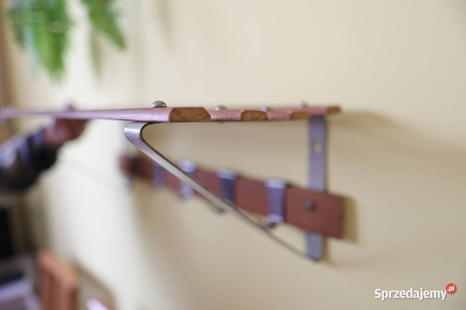 Półka na ścianę z wieszakami drewniane listwy 66 Stąporków