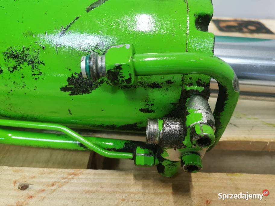 Cylinder hydrauliczny poziomowania łyżki Merlo P Wilkowo sprzedam