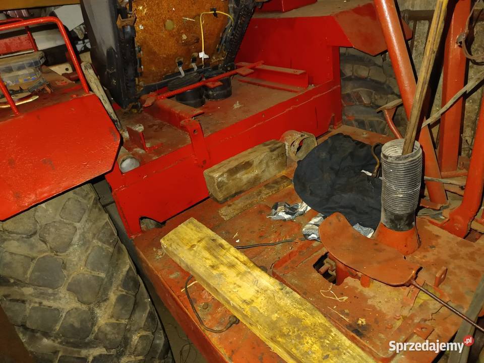 Sprzedam ciągnik esiok 18 Skrzynia biegów Manualna sprzedam